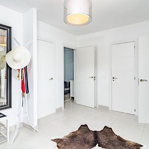 CP - Modern Beachside Apartment in Estepona